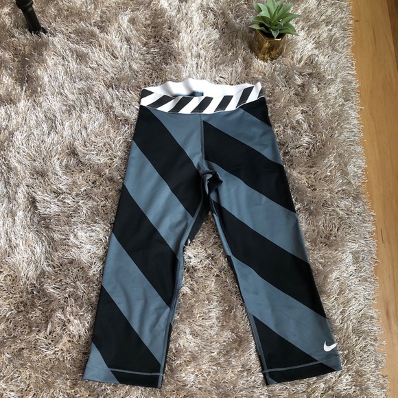 Nike cropped leggings - Picture 3 of 6